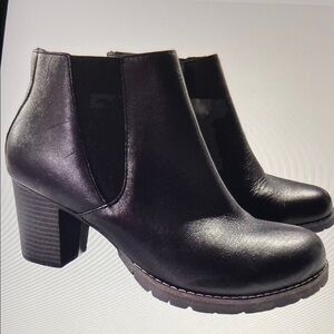 Clarks Women's Black Ankle Boots 7.5